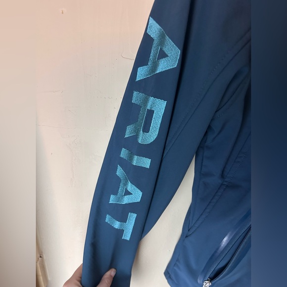 NWOT Women’s Ariat Team Softshell Jacket Deep Petroleum Blue Size M Western - Picture 5 of 15